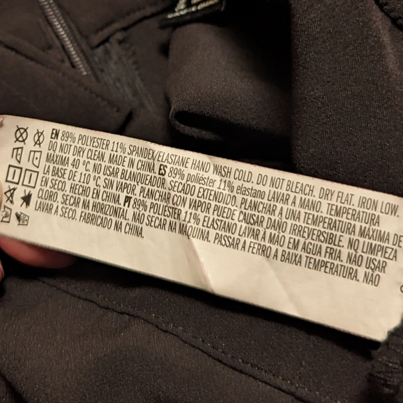 🌴Dressy Shorts by Forever 21 - Picture 4 of 6